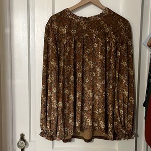 Velour ruffled sleeve shirt